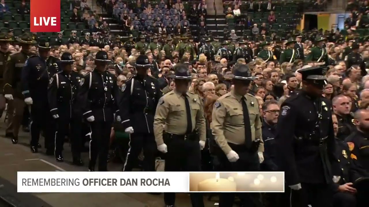 Memorial service for fallen Everett Police Officer Dan Rocha - YouTube