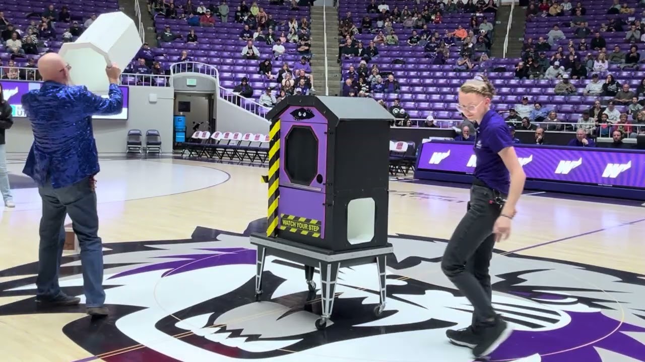 Scott Chamberlain halftime magic show