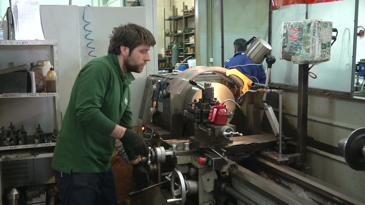 Lo stipendio medio lordo è di 28mila euro all’anno, Puglia 15esima in Italia. “Emergenza assoluta”