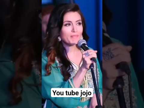  قد لمعت عيناه