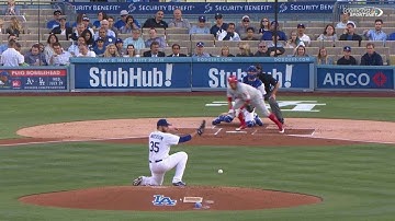 PHI@LAD: Galvis opens scoring with RBI single