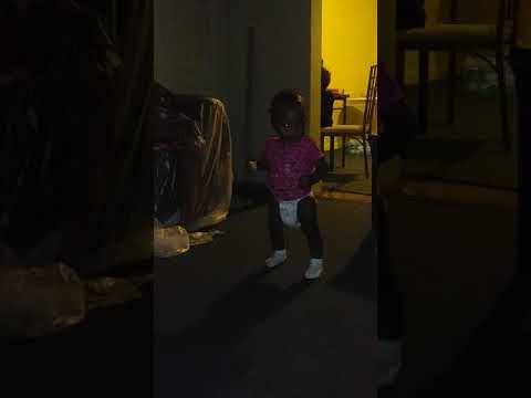 Baby diarrhea on herself and start dancing