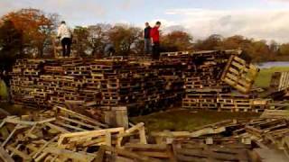 Poynton Round Table Bonfire Building 2008 - More bonfire building