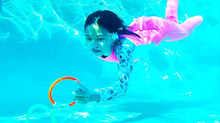 Alex and Wendy Play Ninja Kids Course Swimming Poo...