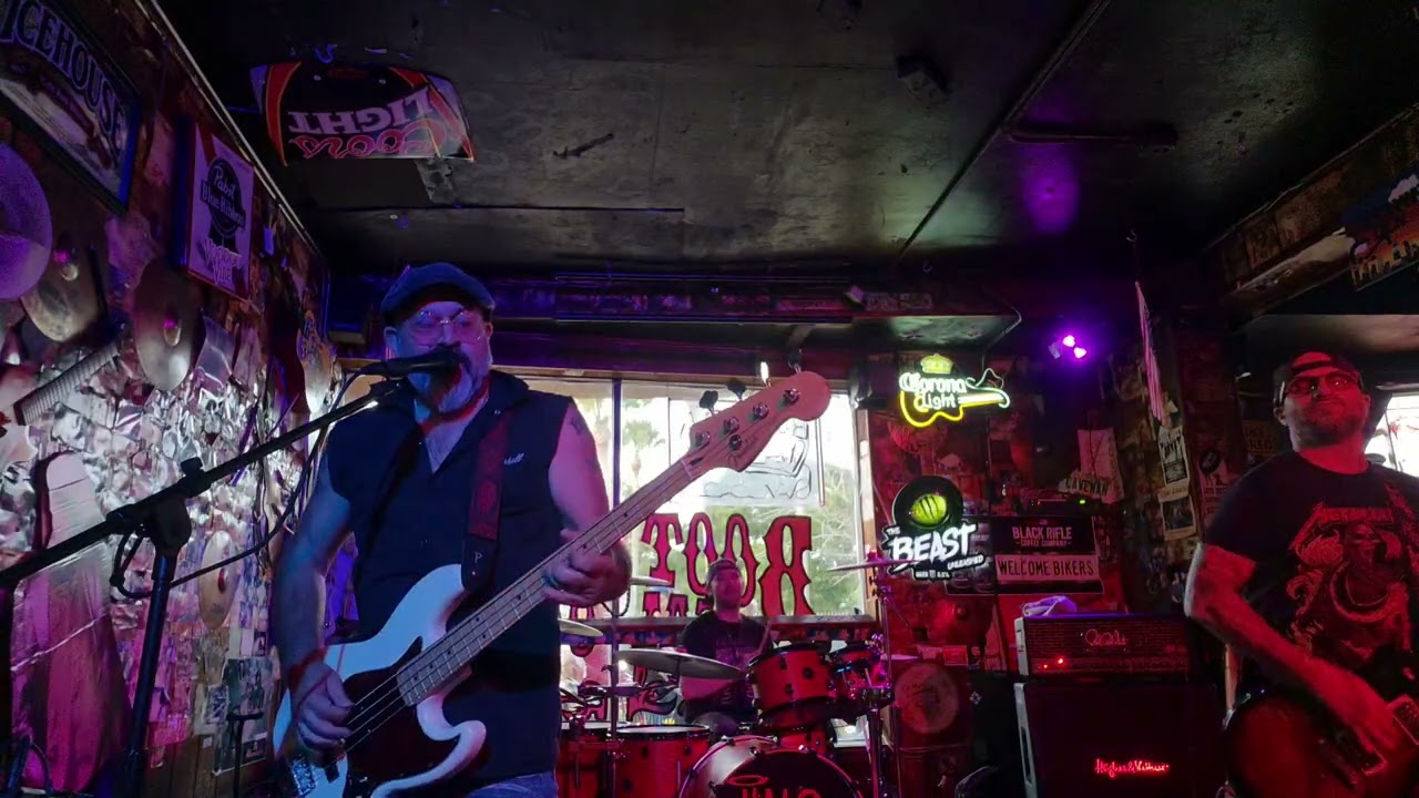 Blitzkrieg Bop - The Ramones By Halo Violation