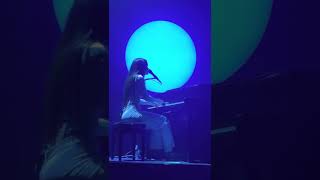 “La canción que no quiero cantarte” en versión acústica. Amaia en el Kursaal (08/05/2022).