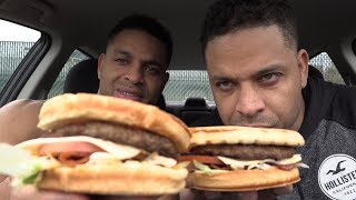 Eating Jack in the Box - Spicy Sriracha Burger @Hodgetwins