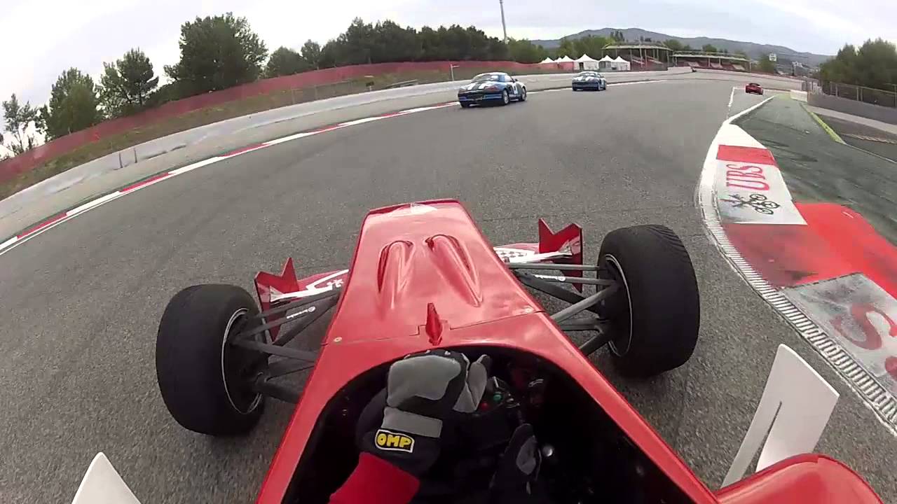 Vuelta al circuito de Montmeló en un FORMULA 3