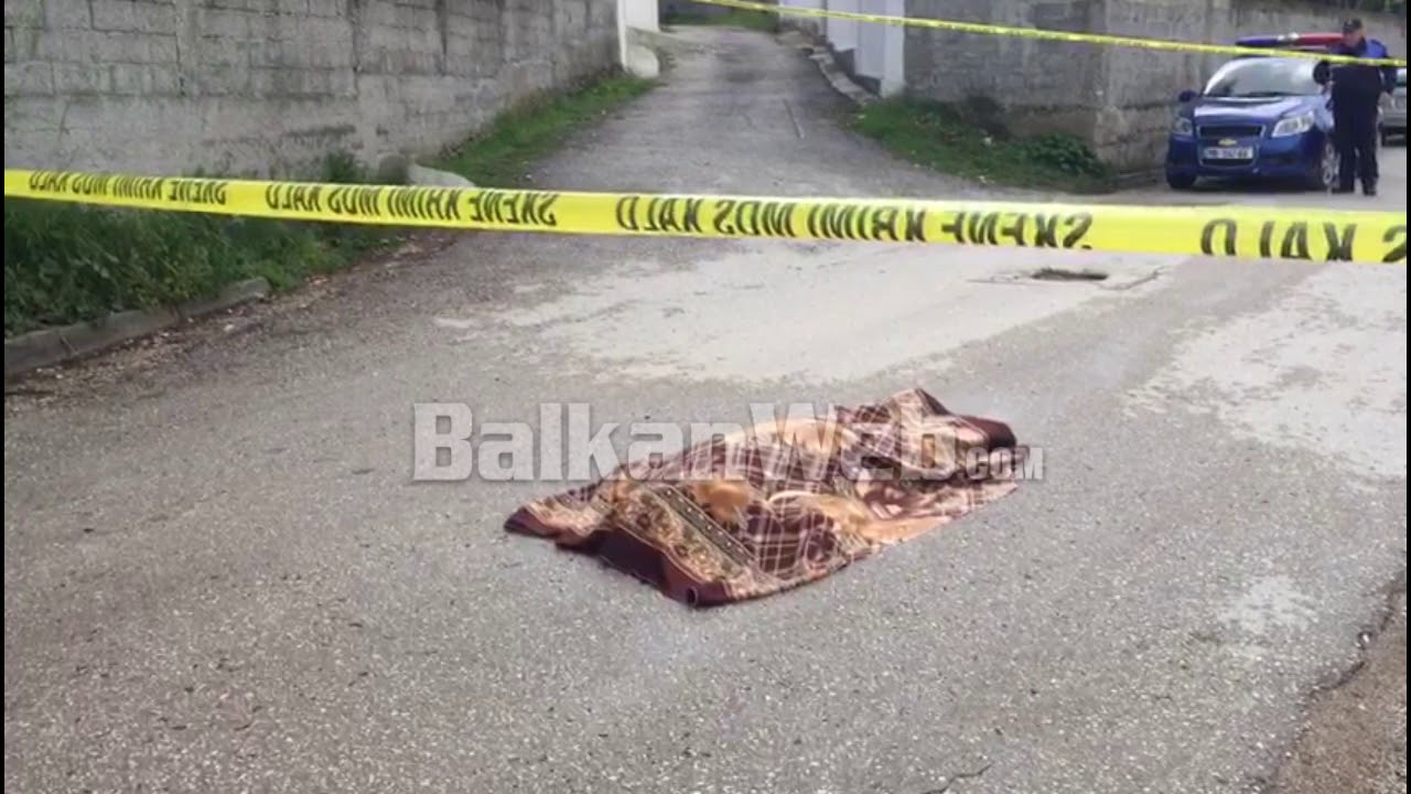 Alarmohen qytetarët, një i vdekur në mes të rrugës në Fier