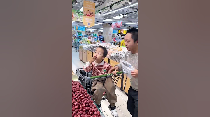 爸爸逛超市太慢了，儿子直接上手就吃，逮到哪个吃哪个！#cute baby#baby#萌娃#搞笑日常 #人类幼崽#小米宝