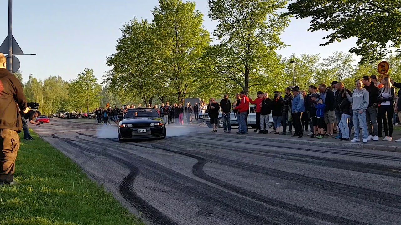 Nissan Skyline R32 GT-R Burnout at Heureka cruising night