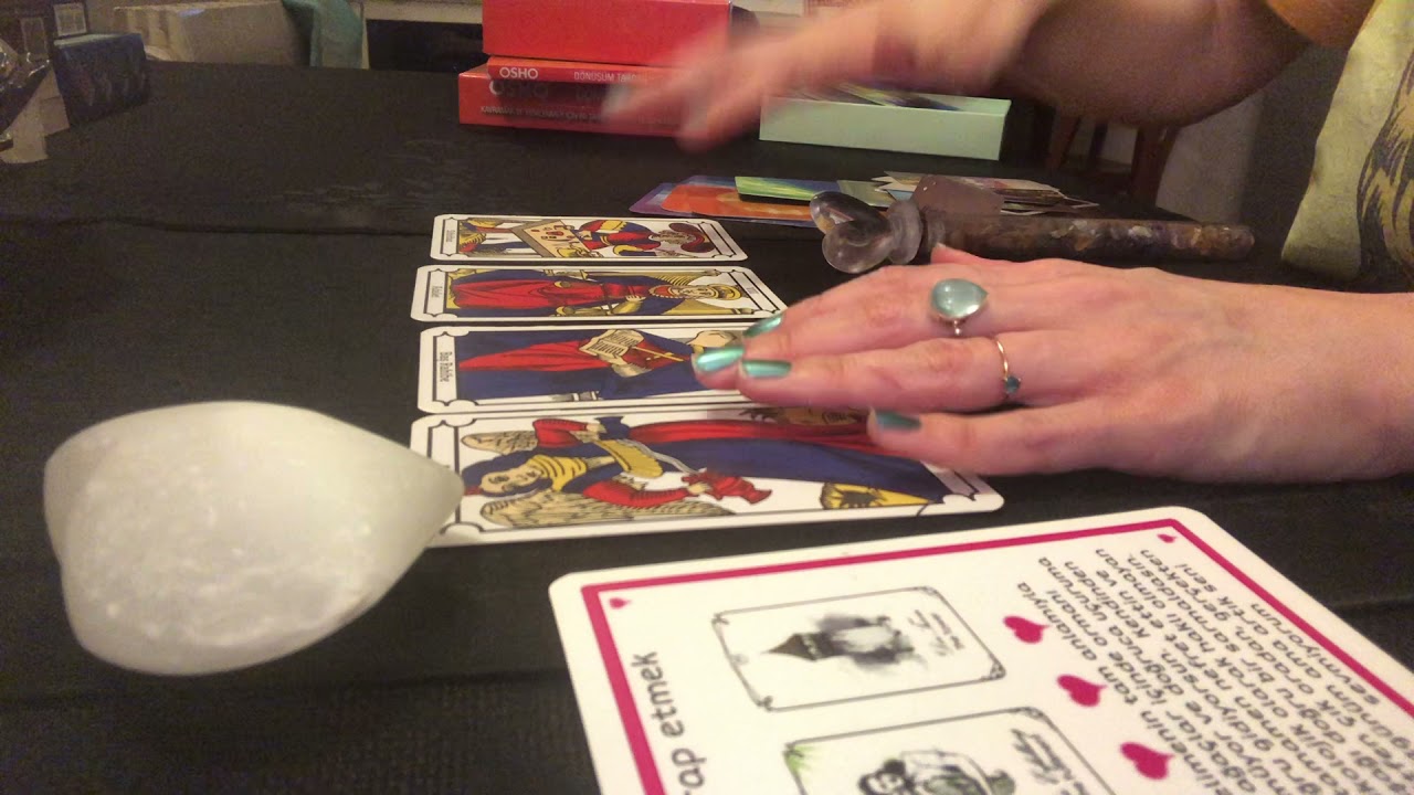 Platoniklere özel! Bana karşı duygusu ne ? Adım gelecek mi? Onu beklemeli miyim yoksa gitmeli miyim?