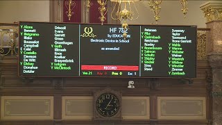 Iowa Senate amends, approves Governor Reynolds' school phone restriction bill