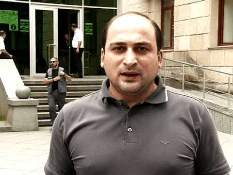 ქუთაისის მერიის შენობაზე, გლოვის დღესთან დაკავშირებით, სახელმწიფო დროშა დაეშვა