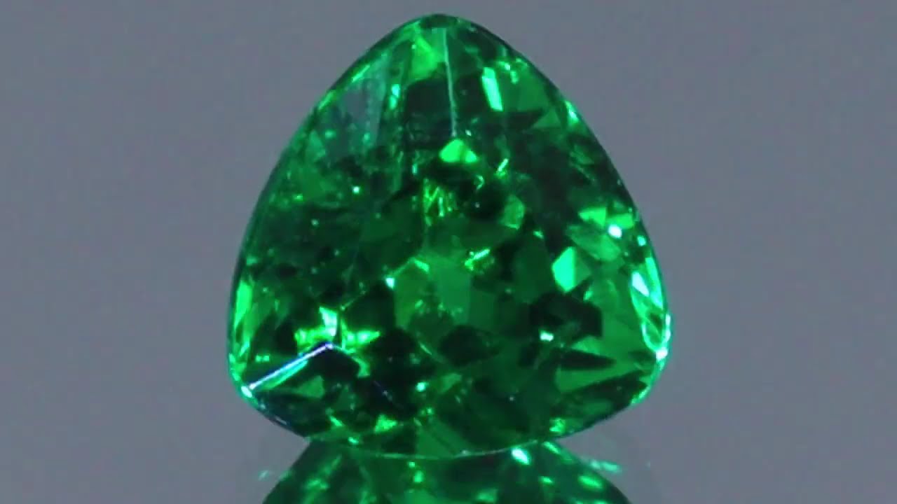 ツァボライトガーネット かみ合わ 0.72ct ルース1088