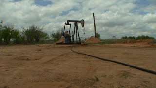 Oil's collapse deepens; stocks drop worldwide