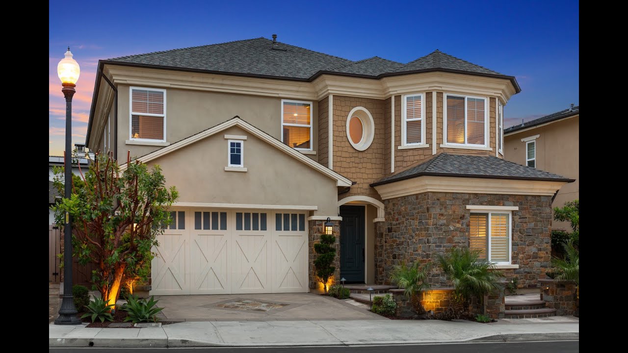 17462 Oakbluffs Lane Huntington Beach, CA |