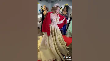 عروسة مغربية ترقص علي اغنية ايمن سرحاني منديكش الفاكانسية 