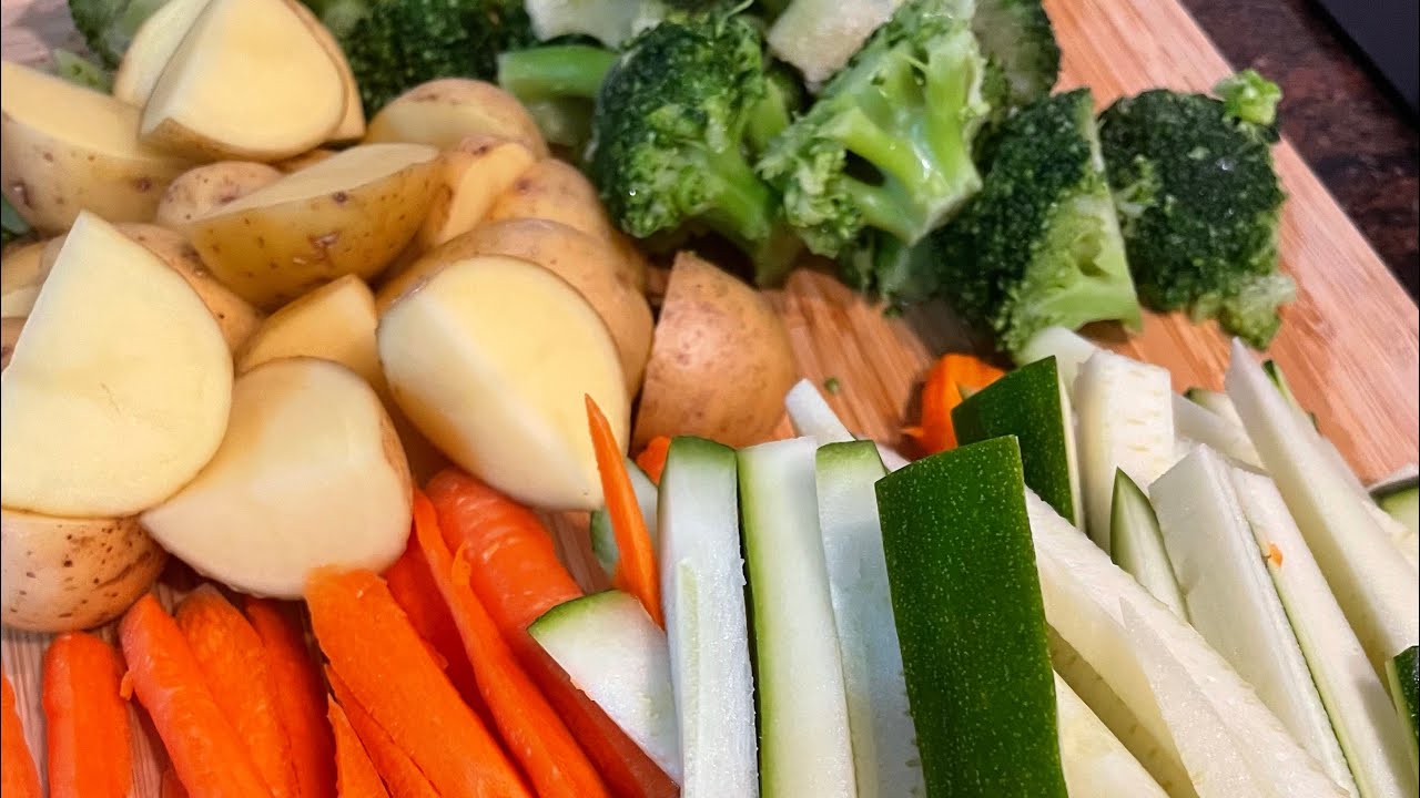 what i eat in a day *realistic* 🍓🥦🥐