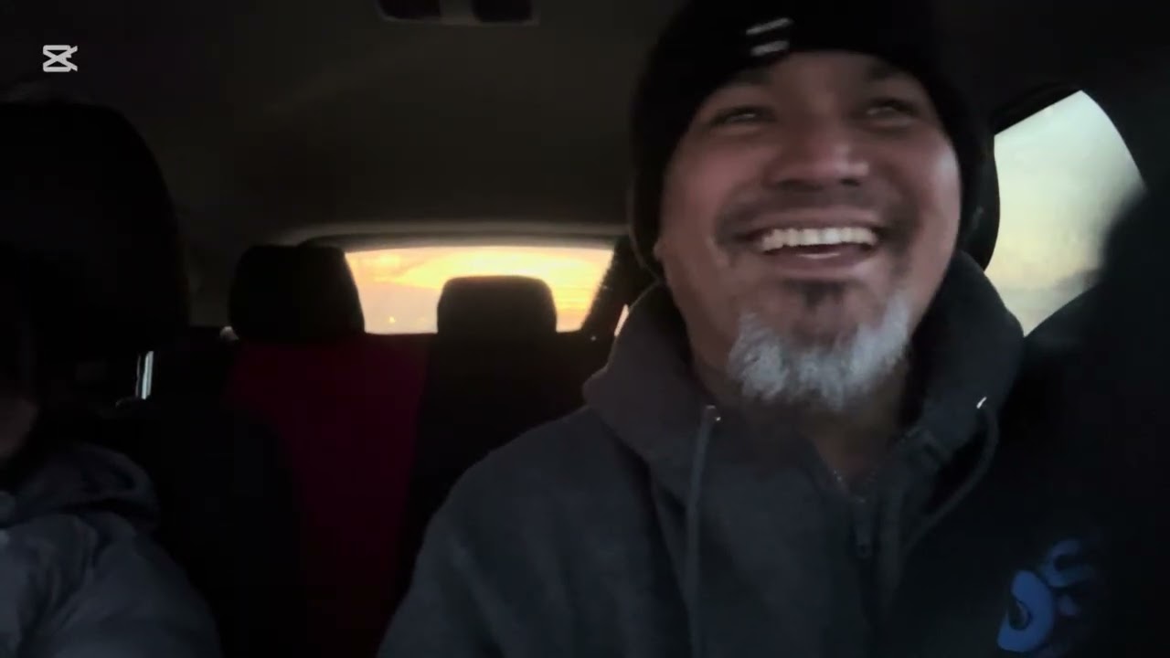 Ayaw pa mag si alisan ang mga sasakyan alam namn na marami pang darating para makapag baba ng bata