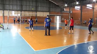 Idosos de Pato Branco treinam vôlei adaptado para a...