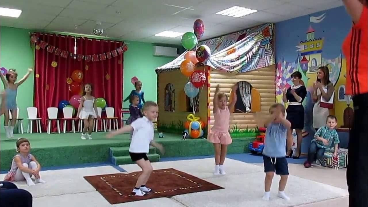 Занятие по физкультуре в старшей группе. Физкультура в детском саду младшая группа. Физкультура детский сад видео. Инструктор по физической культуре в доу. Детская гимнастика в детском саду.