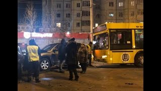 В Сургуте автобус въехал в ограждение