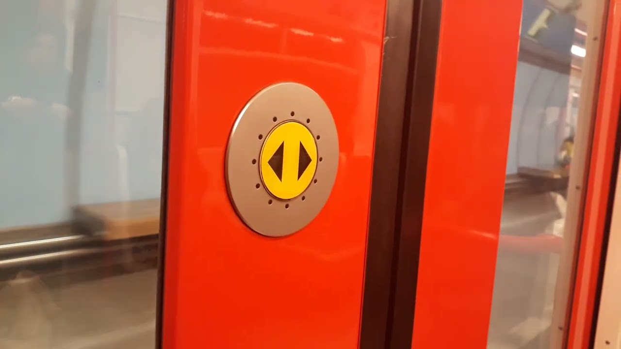 Jízda metrem ze stanice Florenc do stanice Rajská Zahrada. 19.12.2023