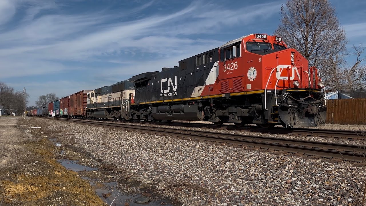 CN 3426 leads CSX M503 (Chicago, IL to Nashville, TN) 2/16/26 1:10 PM ...