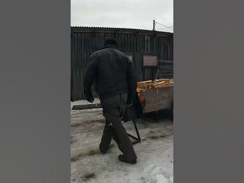 Упаковка дров в сетки. Дрова на продажу. Дрова для отдыха на природе ...