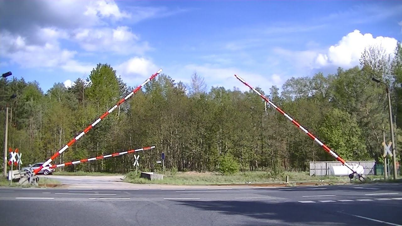 Spoorwegovergang Ottendorf-Okrilla (D) // Railroad crossing // Bahnübergang