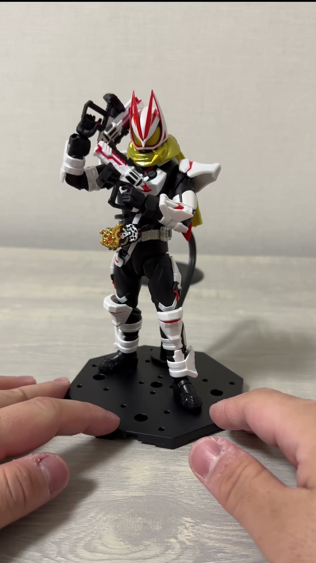 レビュー】フィギュアーツをかっこよくディスプレイ出来る100均