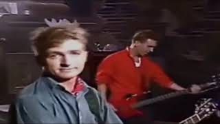 Crowded House - Don't Dream It's Over (1986)