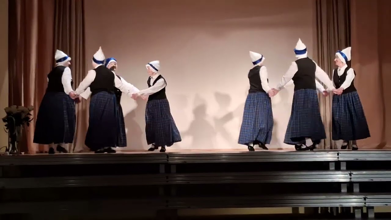 Kārķu senioru deju grupass “Vēl ziedam” jubilejas pasākumā 30.08.2025 Kāŗķu TN