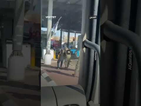 قوات الاحتلال تعتقل عمالا فلسطينيين على حاجز زعيم شرق القدس عقب اقتحامها بلدة العيساوية