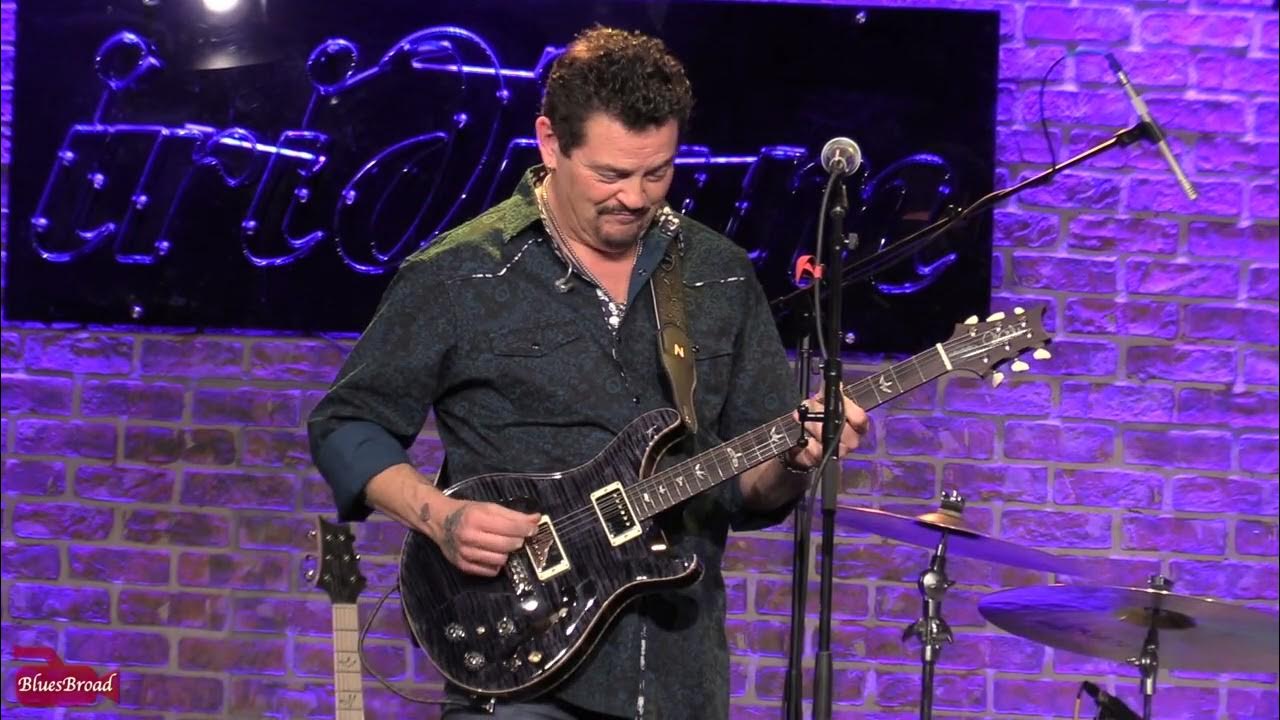 MIKE ZITO • Don't Bring Me Down • The Iridium • New York City 2 -19 -25 MIKE ZITO • Don't Bring Me Down • The Iridium • New York City 2 -19 -25
