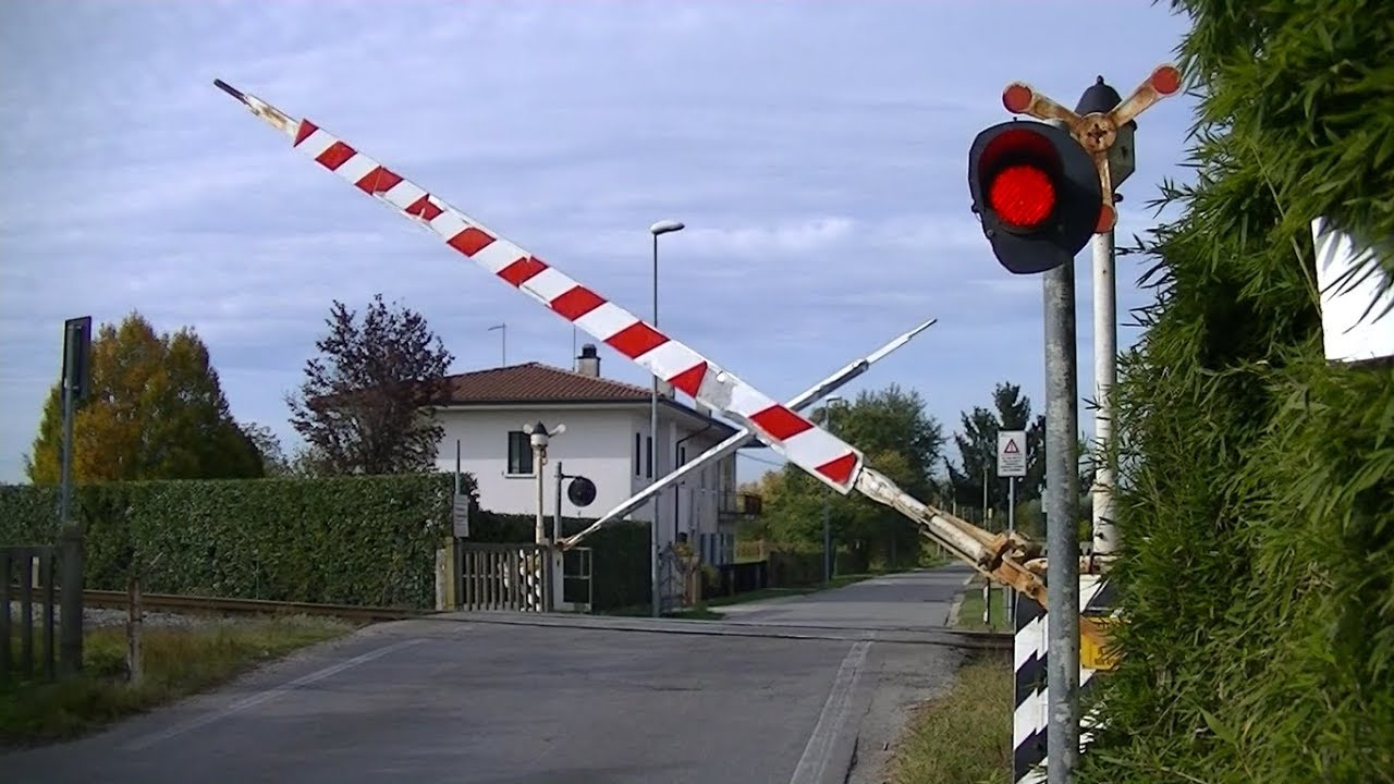 Spoorwegovergang Montebelluna (I) // Railroad crossing // Passaggio a livello
