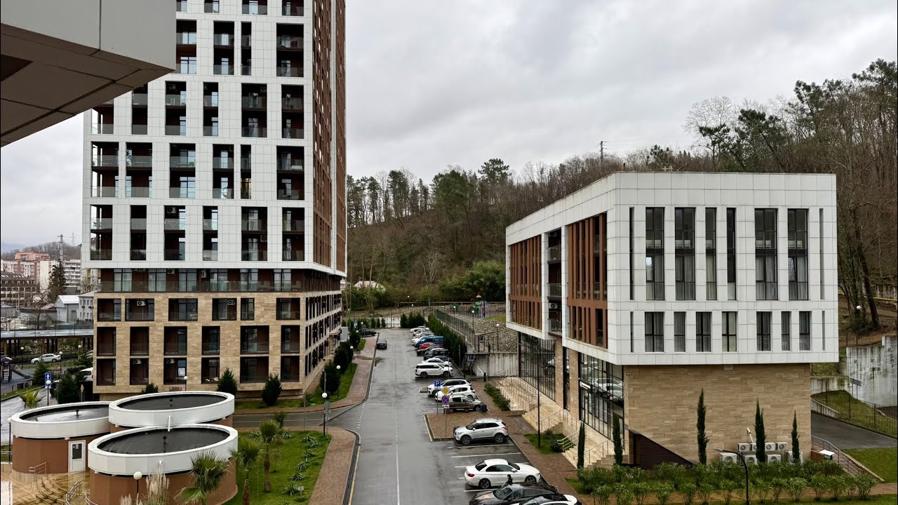 Квартира в ЖК „Аллея Парк“ (Сочи): студия с ремонтом и техникой за 8 млн руб. — видеообзор