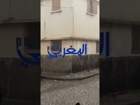 شاهد نزول حبات التبروري بأخياء نواحي مدينة الدار البيضاء المغربي اليوم أخبار المغرب 