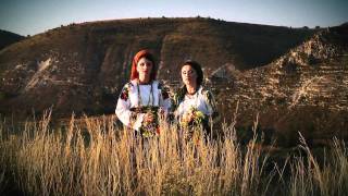 Viorica şi Elena Lupu - "Hai, hai, munţi Carpaţi" ("Păsărică Cenuşie") chords