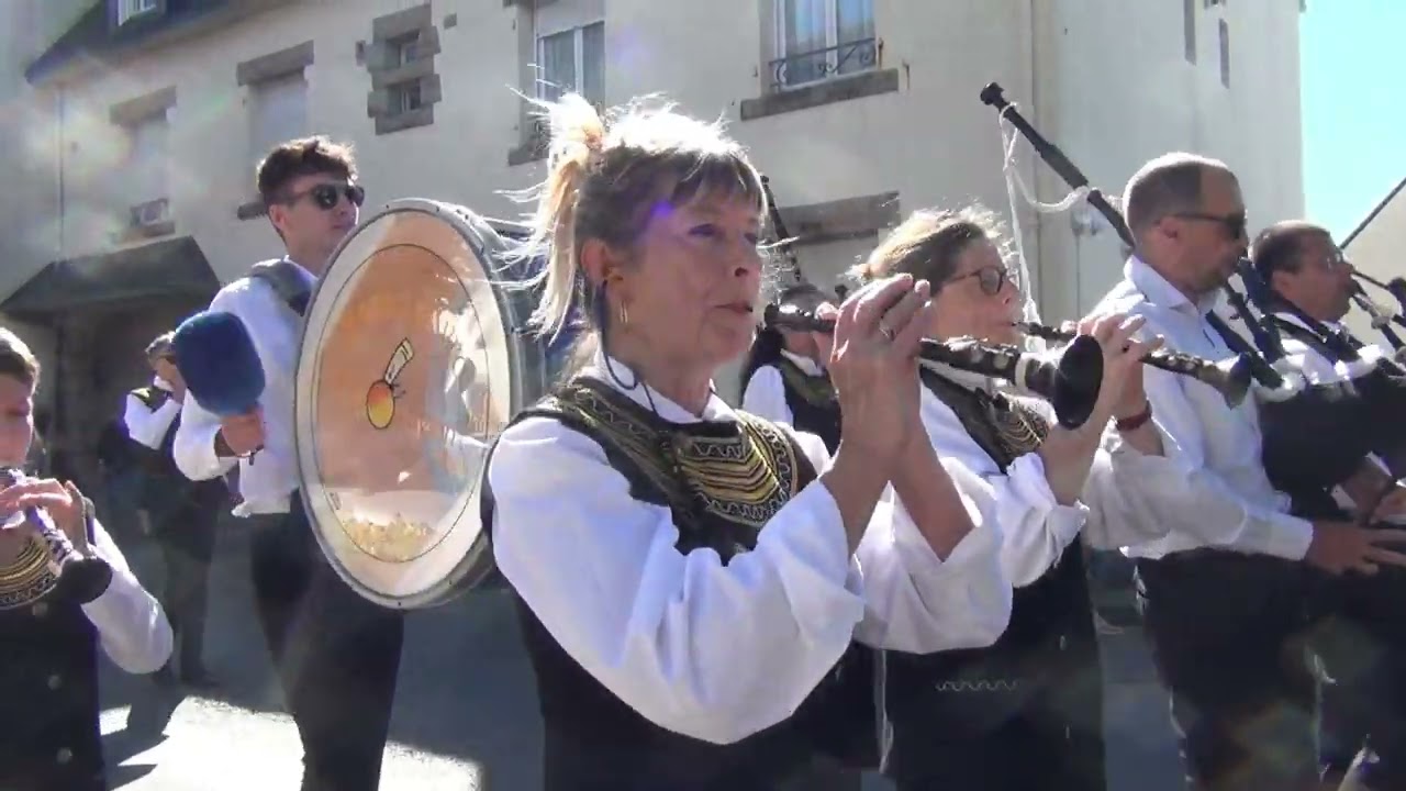 Dibunadeg Bagad ar Vro Vigoudenn' ba Ploneour-Lanwern d'ar 14 a viz gouere 2022.