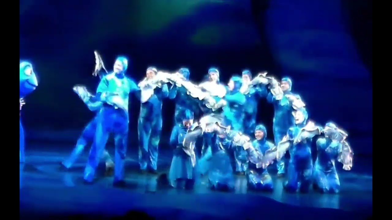 Finding Nemo the musical moonfish Marlin Dory acrhor Bruce chum Mr Ray crush bubble Deb Gill 2009