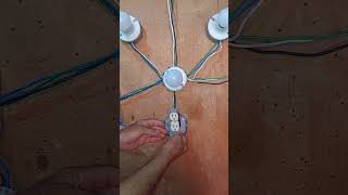 Circuito MIXTO con 3 FOCOS y 2 TOMACORRIENTES #amperaje #corrienteelectrica #electricidad #voltaje