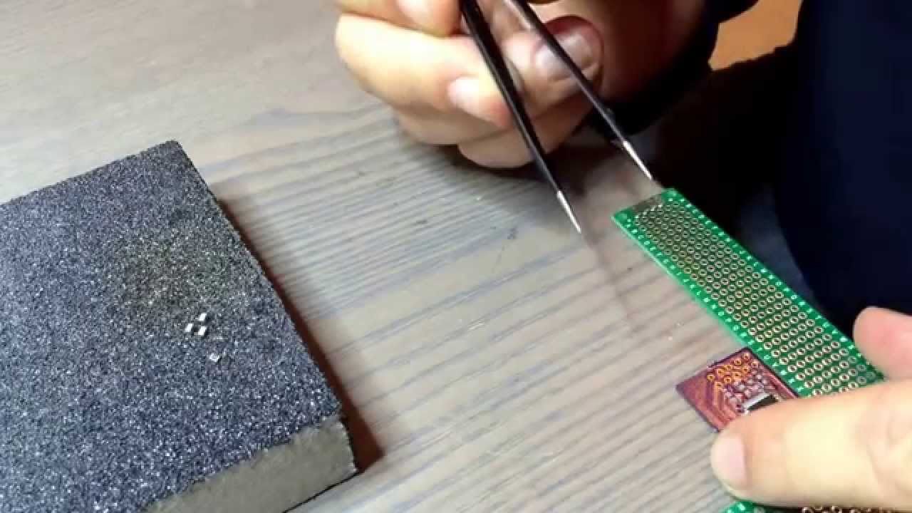 Lötpaste auftragen und Bauteile setzen.