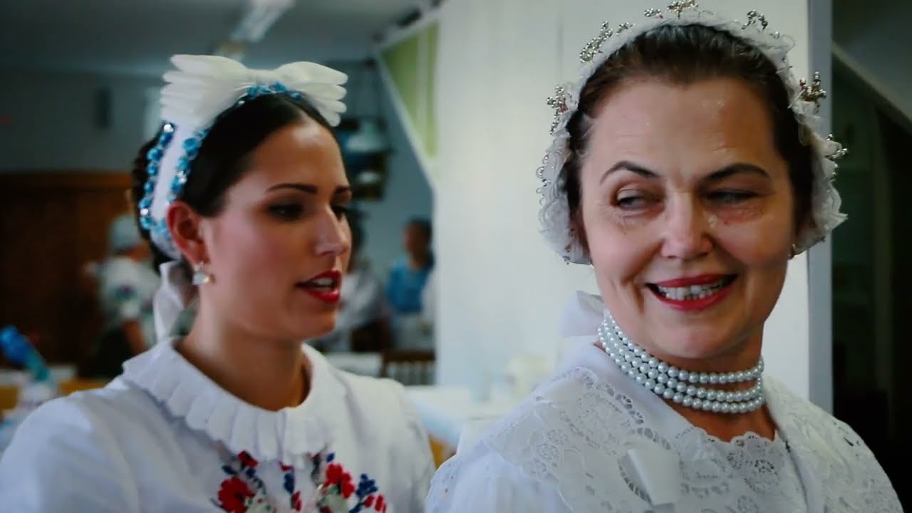 A seholsincs virágok világa - kalocsai élő hagyományok