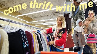 COME THRIFT WITH ME FOR WINTER!! ❄️ thrifting coats, sweaters, & more! ❄️ THRIFTMAS DAY 3!
