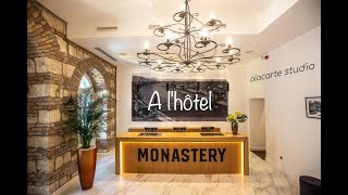 French For Beginners With Subtitles - A Lhôtel (Situation)