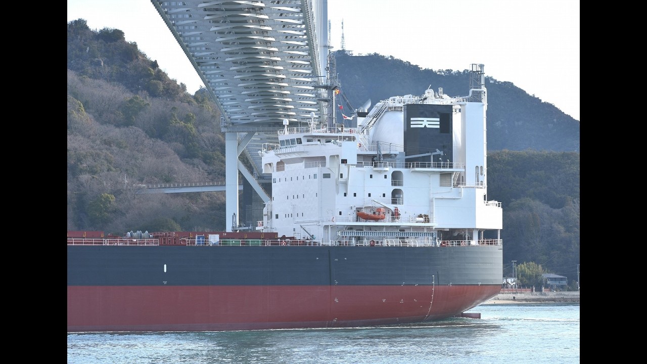 全長229ｍの貨物船「OCEANA FRONTIER」因島大橋通過　令和8年3月4日