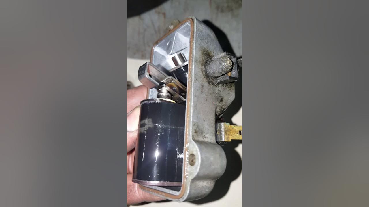 Turning up the injector pump on a 6.2 Detroit Diesel v8 - YouTube