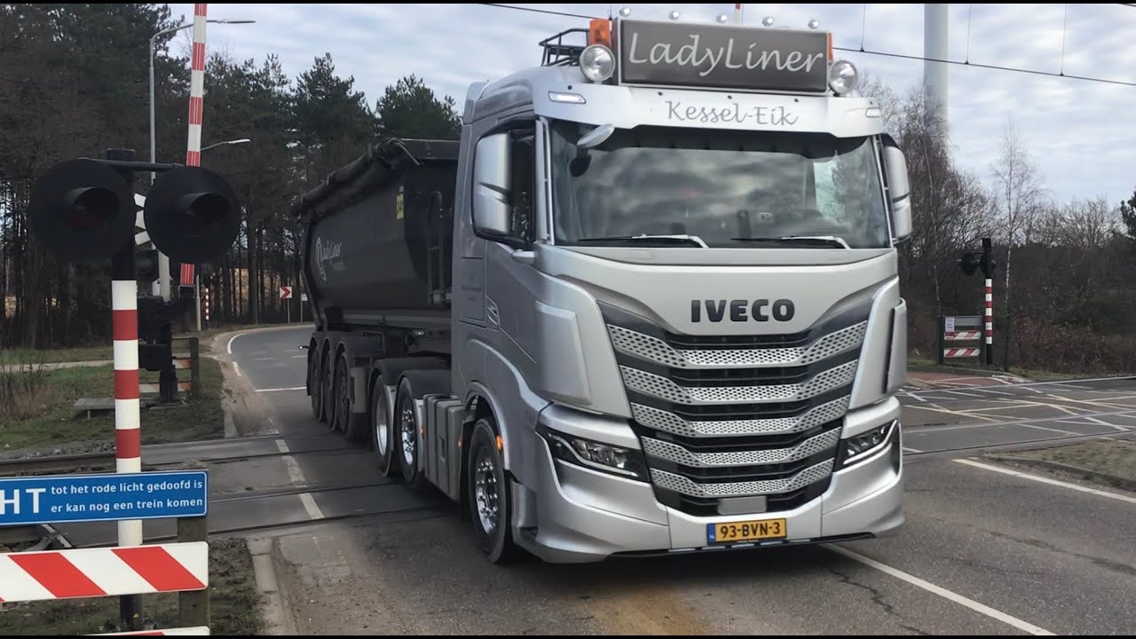Cool 😎 Iveco Dumptuck Ladyliner Kessel-Eik at Blerick the Netherlands 🇳🇱 December 18-2025 truckspot🎥
